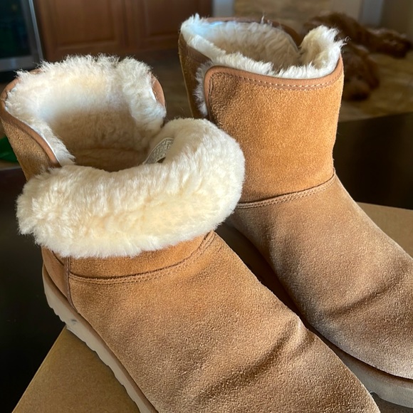 Ugg boots in chestnut! Warm and cozy, been worn twice. - Picture 7 of 7